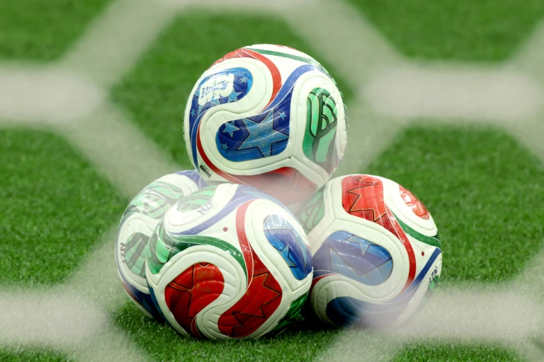 Le ballon officiel de la Fifa pour le Mondial-2026, l'Adidas Trionda