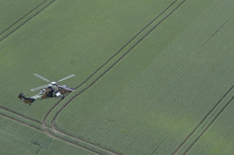 Un hélicoptère d'attaque Tigre de l'armée française participe à un vol tactique au-dessus de Phalsbourg, en Moselle, le 2 juin 2026