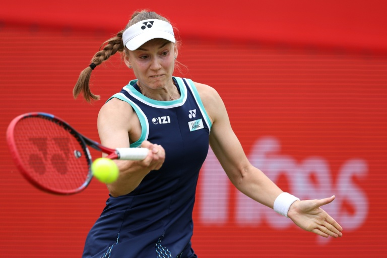 La N.2 mondiale kazakhstanaise Elena Rybakina en huitièmes de finale du tournoi sur gazon du Queen's le 12 juin 2026 à Londres