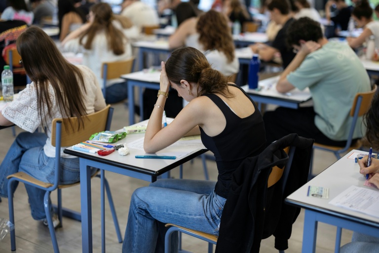 Pendant l'épreuve de philosophie du bac à Quimper, le 15 juin 2026