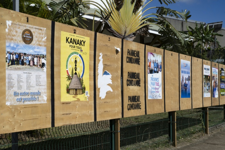 Un panneau électoral à Nouméa, le 28 juin 2026