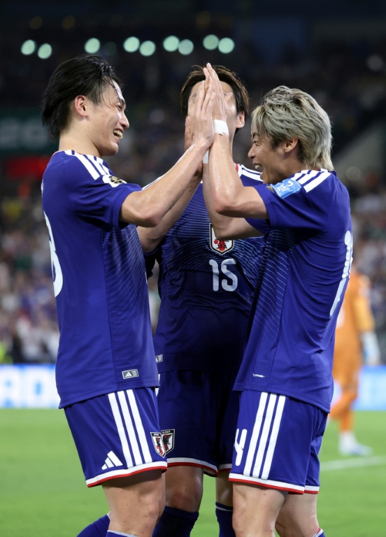 Les joueurs japonais Ayase Ueda, Daichi Kamada et Junya Ito, tous trois buteurs face à la Tunisie (4-0) lors de la deuxième journée du Mondial dans le groupe F, le 20 juin 2026 à Guadalupe