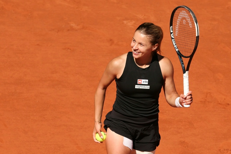 La Polonaise Maja Chwalinska vient de battre la Française Diane Parry en huitièmes de finale de Roland-Garros le 1er juin 2026 à Paris
