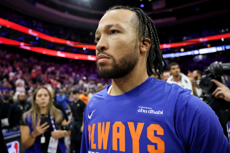 Jalen Brunson, le meneur des New York Knicks, après la victoire de son équipe face aux Philadelphia Sixers lors du quatrième match du deuxième tour des play-offs de la Conférence Est de la NBA, à Philadelphie, le 10 mai 2026