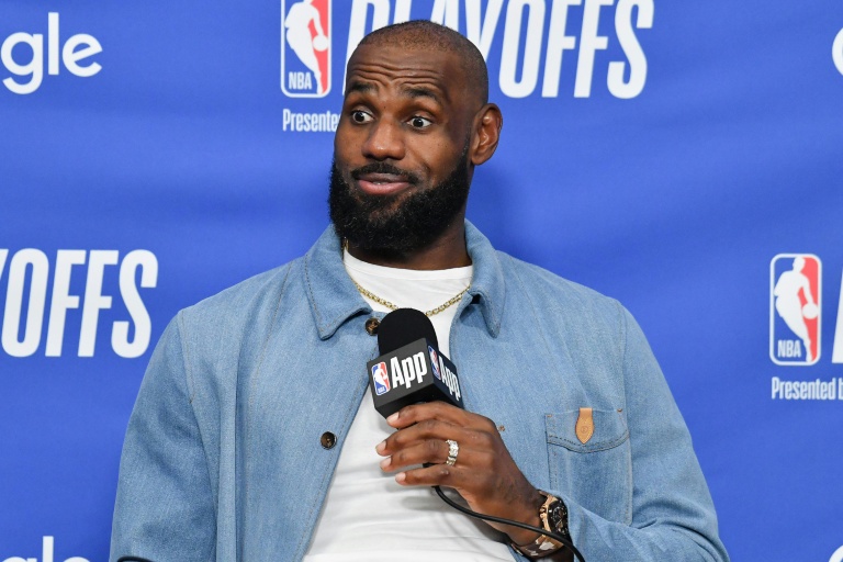 Le basketteur américain LeBron James lors d'une conférence de presse en NBA, le 11 mai 2026 à Los Angeles