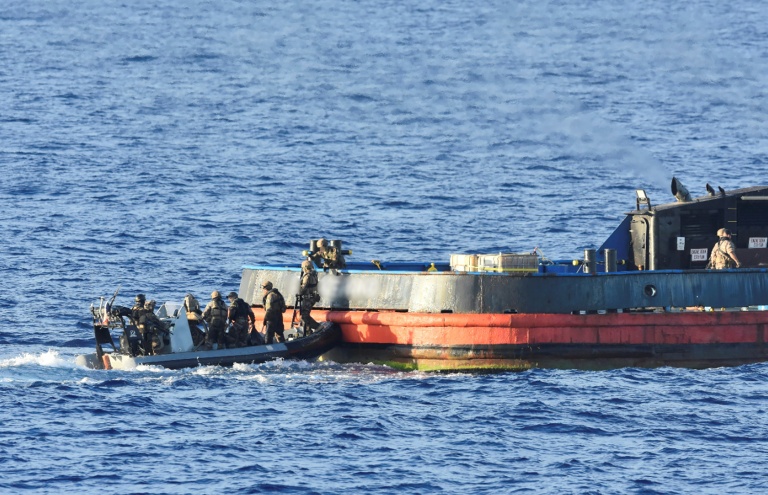 Image fournie par la Marine nationale le 14 février 2026 d'un navire arraisonné pour trafic de cocaïne lors d'une opération de la Marine nationale en mer, en Polynésie française