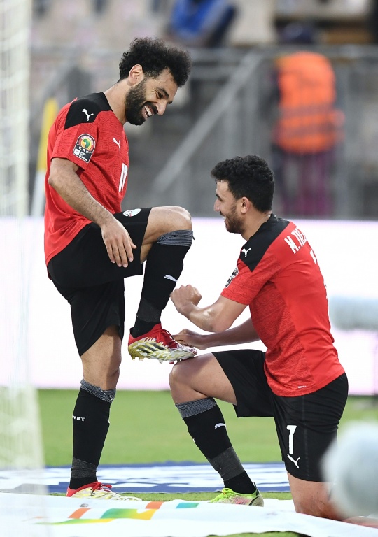 Les attaquants égyptiens Mohamed Salah et Mahmoud 