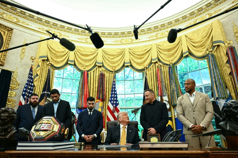 Justin Gaethje aux côtés de Donald Trump dans le Bureau ovale le 6 mai 2026