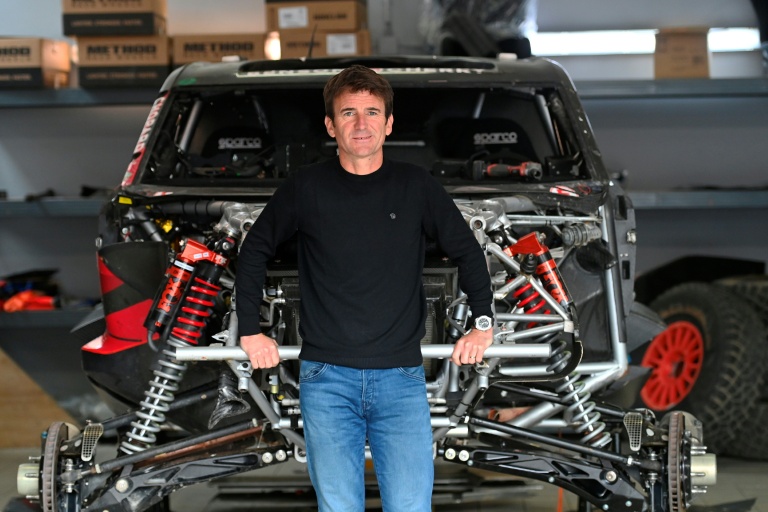 Le pilote français Romain Dumas dans son garage de son écurie RD Limited au Pôle mécanique d'Alès (Gard) le 27 février 2026