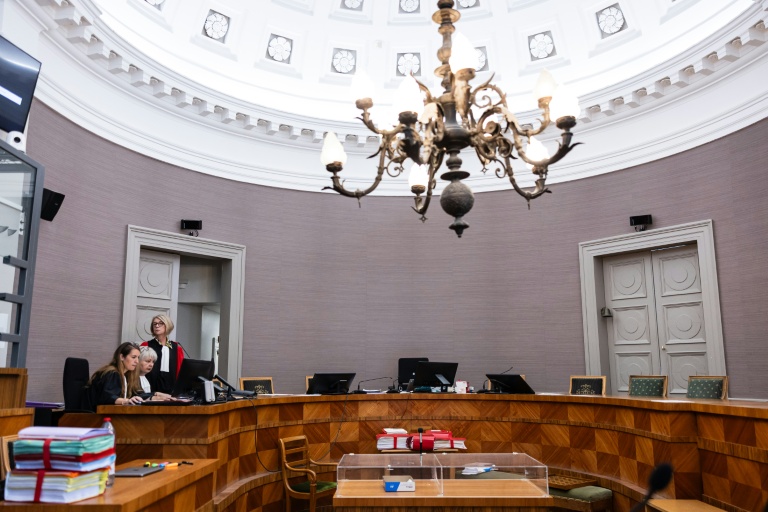 Photo de la salle d'audience de la cour criminelle au tribunal de Saint-Omer (Pas-de-Calais), le 8 juin 2026