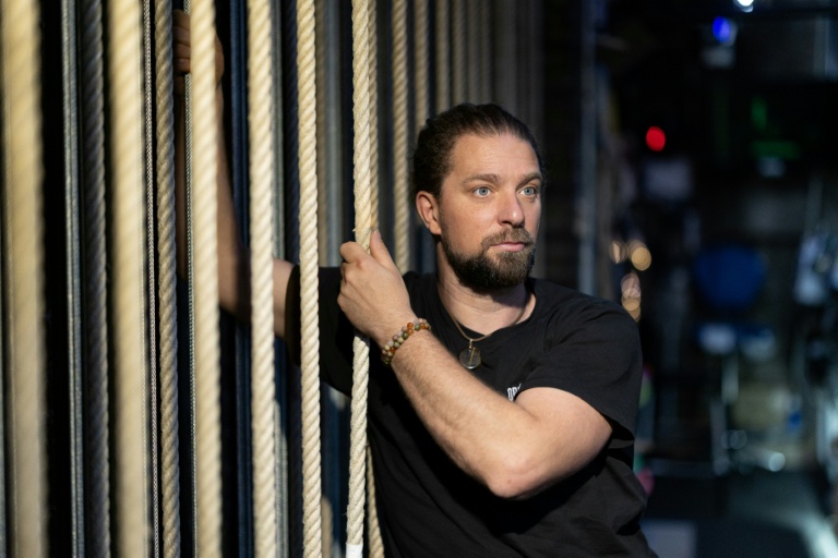 Jérémie Strauss, cintrier à l'Opéra-Comique et dépositaire d'un métier appelé à s'automatiser, le 1er juin 2026 à Paris