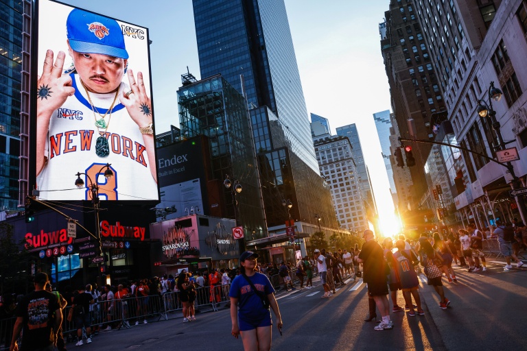 Un panneau célébrant l'équipe des Knicks, le 13 juin 2026 à New York
