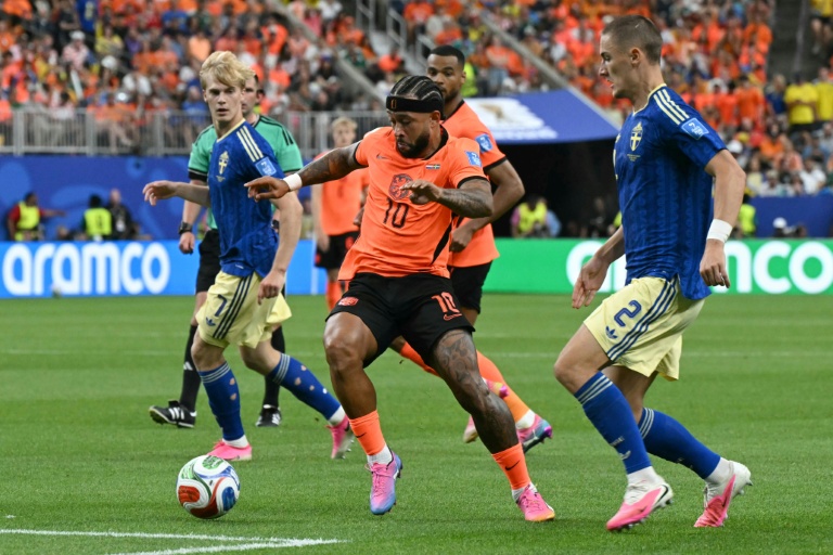 Le joueur des Pays-Bas Memphis Depay à l'action lors de la victoire contre la Suède en Coupe du monde, le 20 juin à Houston