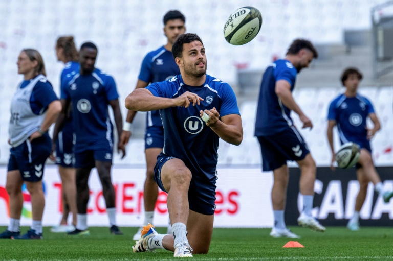Le centre du MHR Arthur Vincent à l'entraînement avec ses coéquipiers sur la pelouse du Stade Vélodrome, à Marseille, le 19 juin 2026