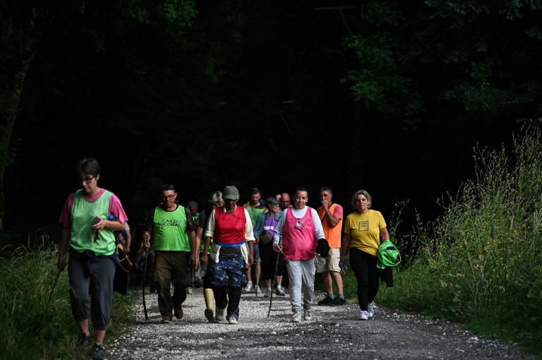 Des habitants de Fleurance, dans le Gers, à la recherche de Lyhanna, 11 ans