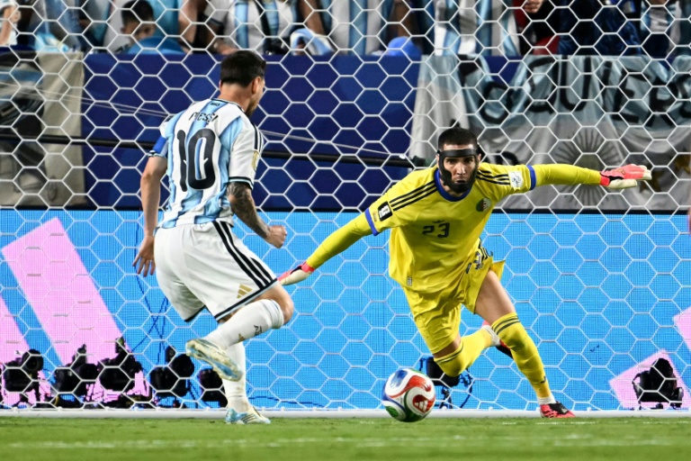 Lionel Messi marque son 2e but contre Luca Zidane lors de la victoire de l'Argentine contre l'Algérie, le 17 juin 2026 à Kansas City