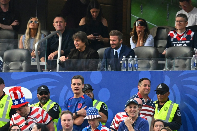 L'acteur Tom Cruise et l'ancien joueur David Beckham assistent au match entre les Etats-Unis et le Paraguay, le 12 juin 2026 à Inglewood, près de Los Angeles
