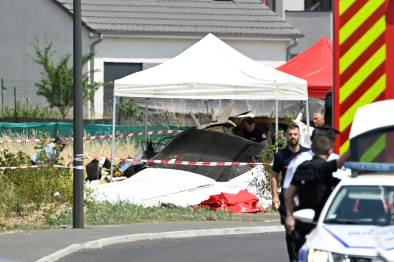 L'épave d'un avion Pilatus PC-6 après son crash à Tomblaine, près de Nancy, le 28 juin 2026 en Meurthe-et-Moselle