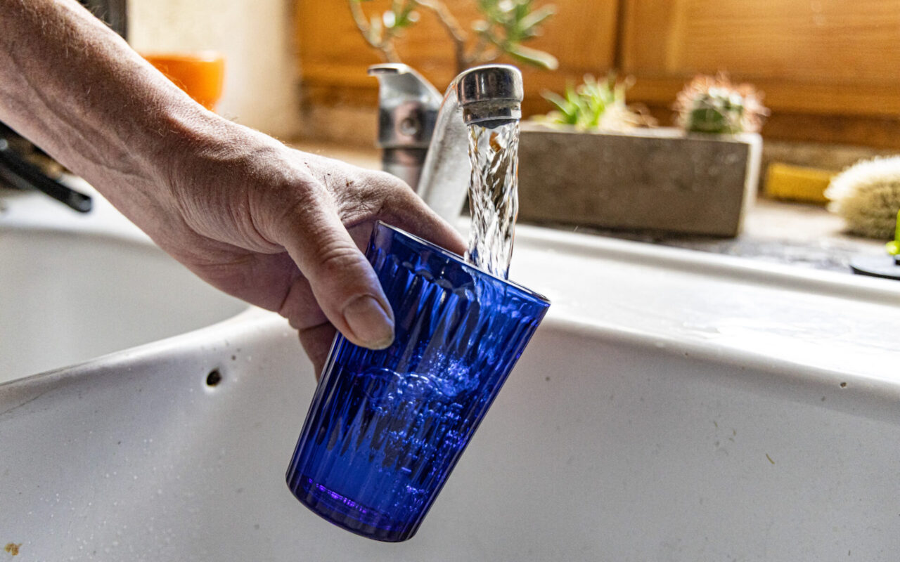 Prix de l’eau : vers une hausse incontrôlable avec +75 % dans 5 ans ?