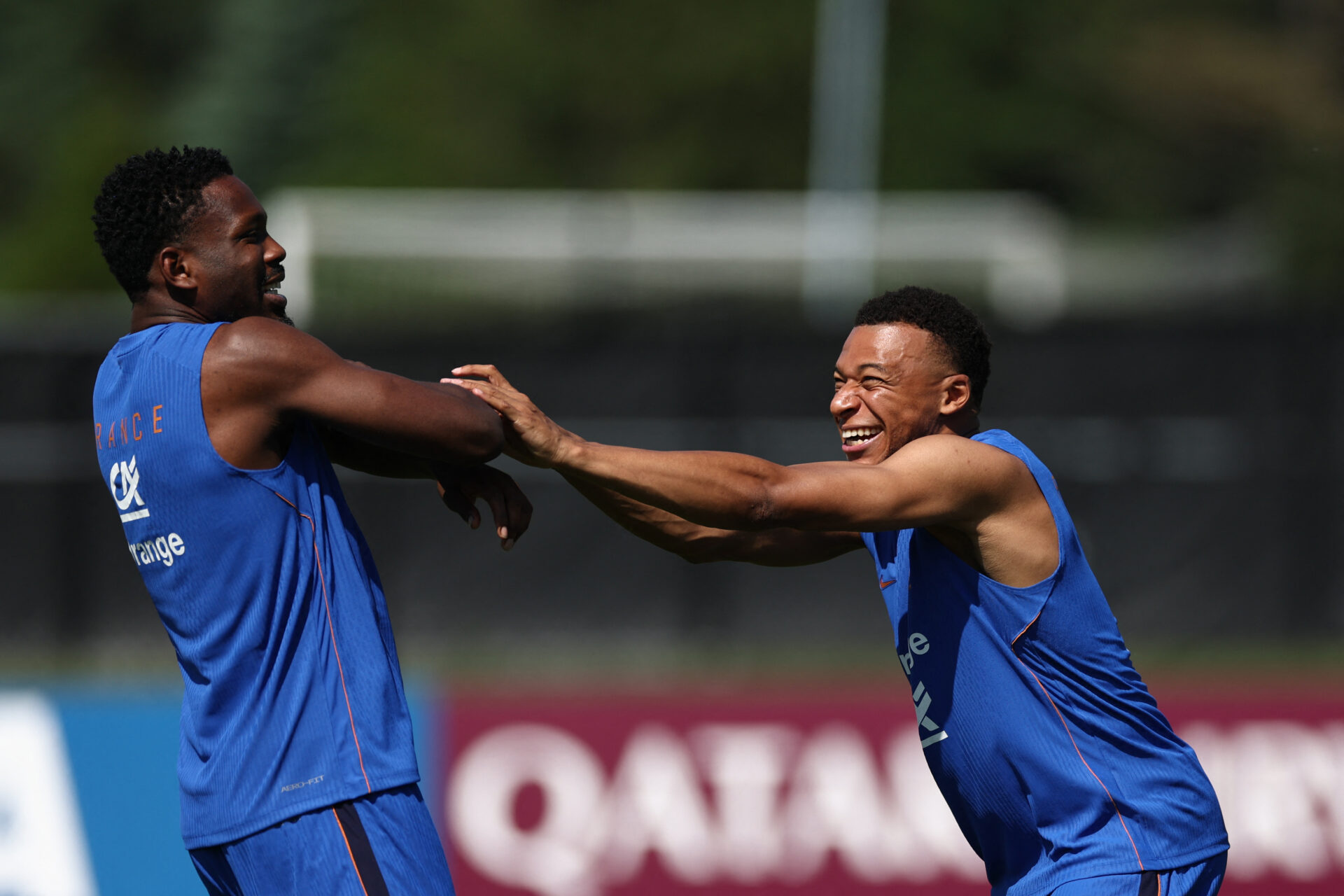 Kylian Mbappé et Marcus Thuram à l'entraînement