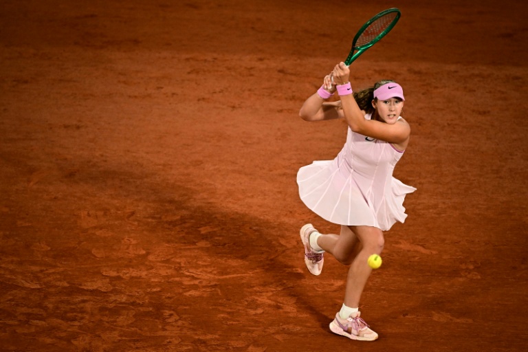 La Russe Mirra Andreeva en quarts de finale de Roland-Garros contre la Roumaine Sorana Cirstea le 2 juin 2026 à Paris