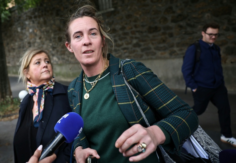 Les avocates de Patrick Bruel, Céline Lasek (G) et Fanny Colin (C), le 9 juin 2026 à Paris