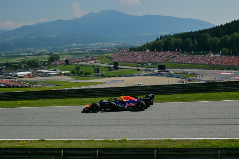 Max Verstappen au volant de sa Red Bull pendant le Grand Prix d'Autriche de F2 le 28 juin 2026 sur le circuit de Spielberg
