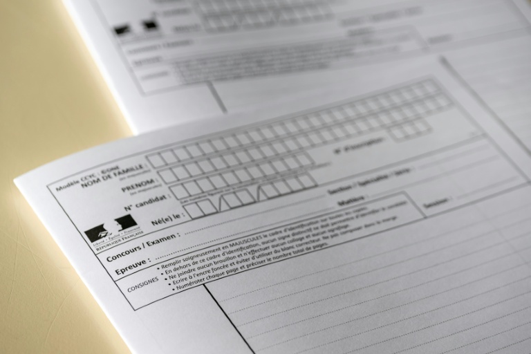 Photo d'une copie vierge de l'examen de bac français à Marseille le 11 juin 2026