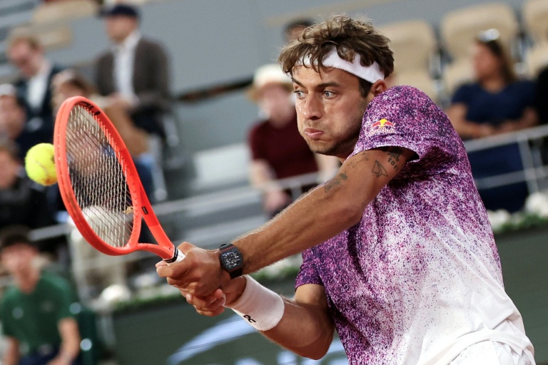 L'Italien Flavio Cobolli en quarts de finale de Roland-Garros contre le Canadien Felix Auger-Aliassime le 3 juin 2026 à Paris