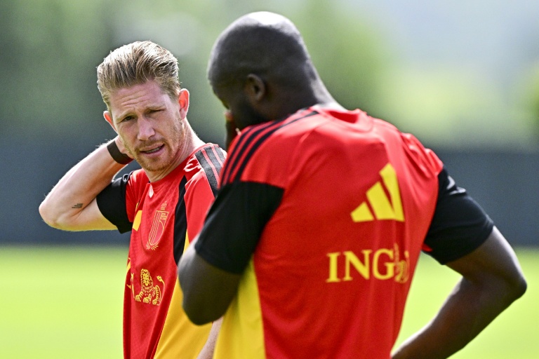 Le milieu offensif belge Kevin De Bruyne et l'attaquant belge Romelu Lukaku participent à une séance d'entraînement des 