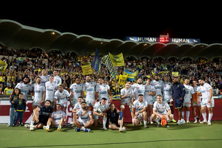 Les Clermontois célèbrent leur victoire à Bordeaux samedi lors de la dernière journée du top-14