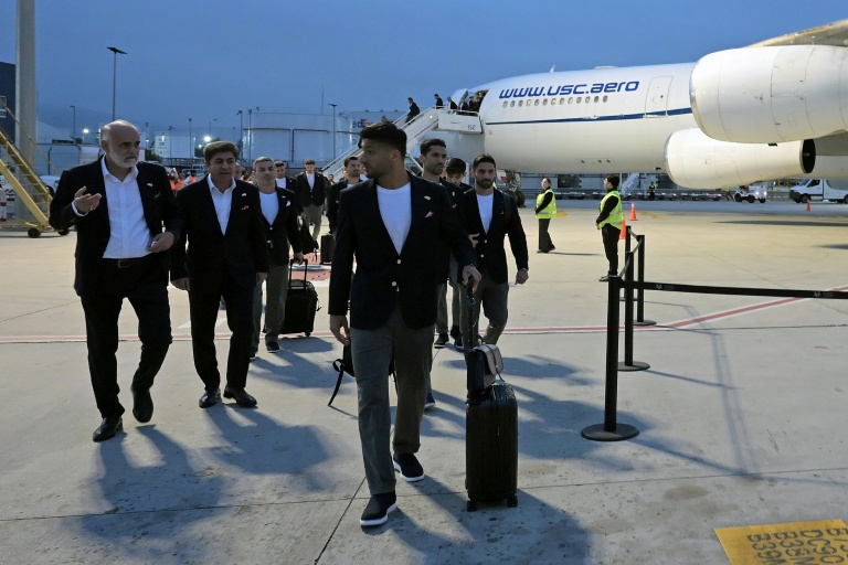 Les joueurs de l'équipe de football d'Iran, sur le tarmac de l'aéroport de Tijuana, au Mexique, le 7 juin 2026