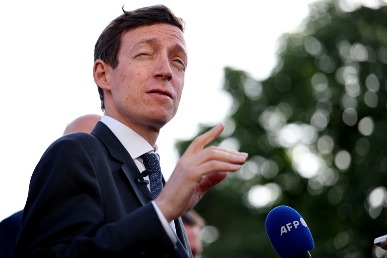Le ministre de l'Education, Edouard Geffray, s'adresse aux journalistes au lycée Louis-Armand, à Nogent-sur-Marne (Val-de-Marne), le 15 juin 2026