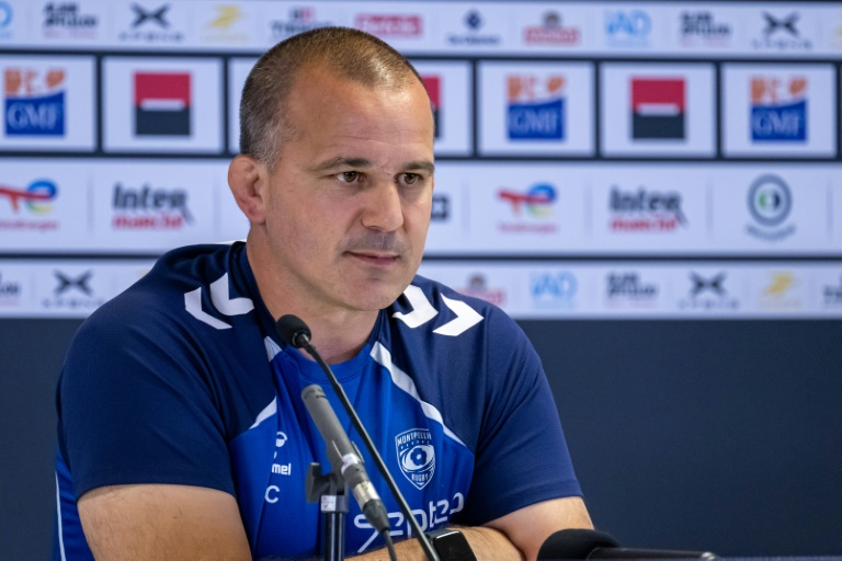Joan Caudullo, l'entraîneur de Montpellier, en conférence de presse à Marseille, le 19 juin 2026