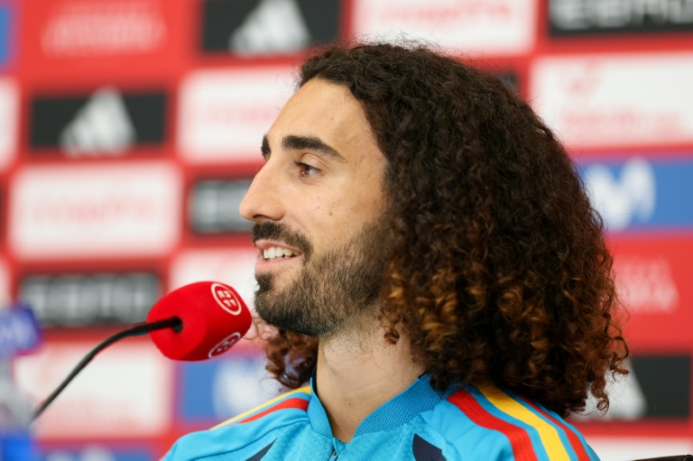 L'Espagnol Marc Cucurella s'adresse aux médias lors d'une conférence de presse organisée à Chattanooga (Tennessee), le 18 juin 2026