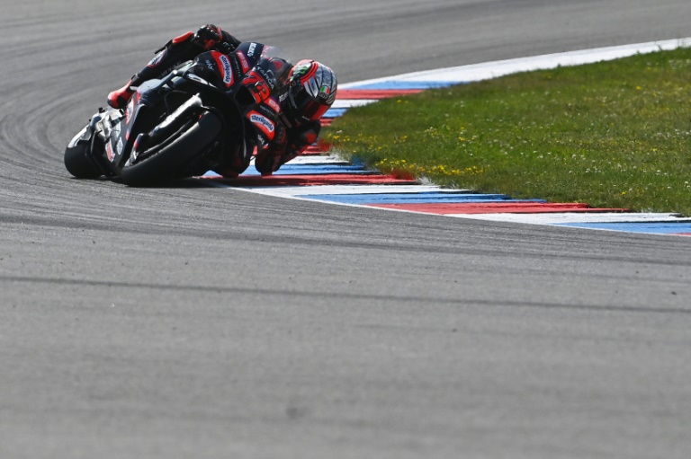 Le pilote Aprilia Marco Bezzecchi pendant la course Sprint du GP de République Tchèque à Brno le 20 juin 2026 en République tchèque