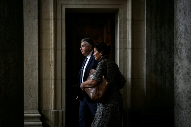 L'ancien premier adjoint au maire de Saint-Etienne Gilles Artigues et son épouse Mireille au palais de justice de Lyon pour le procès en appel de Gaël Perdriau, le 8 juin 2026