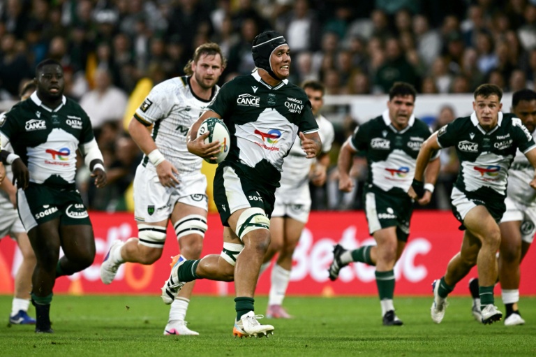 Le troisième ligne australien de Paur Xander Iosefo (C) lors d'un match de Top 14 contre Montauban, le 6 juin 2026 au stade du Hameau