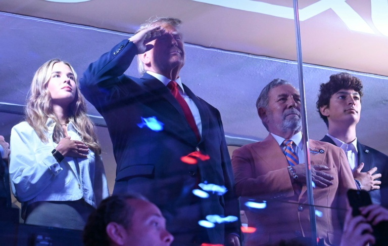 Le président américain Donald Trump assiste au troisième match de la finale de la NBA opposant les San Antonio Spurs aux New York Knicks au Madison Square Garden de New York, le 8 juin 2026