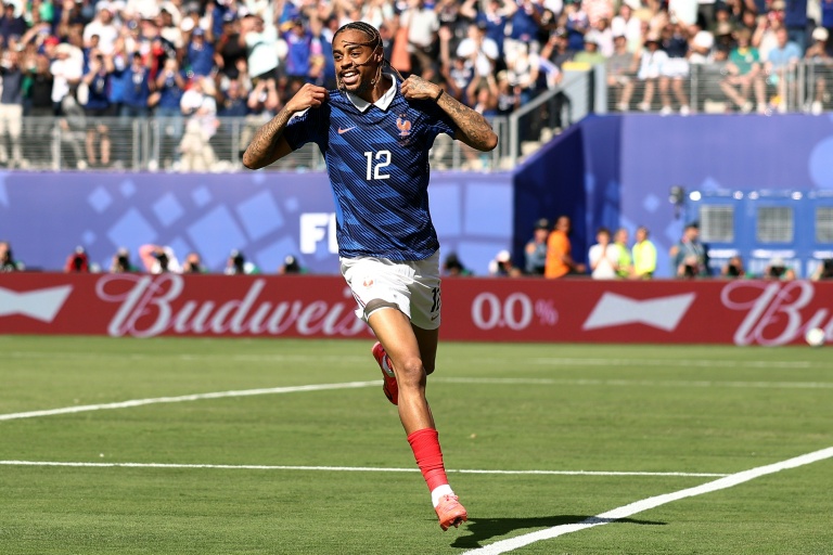 L'attaquant des Bleus Bradley Barcola célèbre le second but de la France face au Sénégal, à East Rutherford, le 16 juin 2026