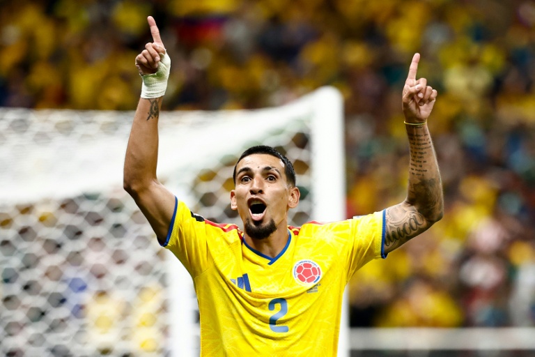 Daniel Munoz après avoir marqué un but pour la Colombie contre la RD Congo en phase de groupes du Mondial, le 23 juin 2026 à Guadalajara (Mexique)