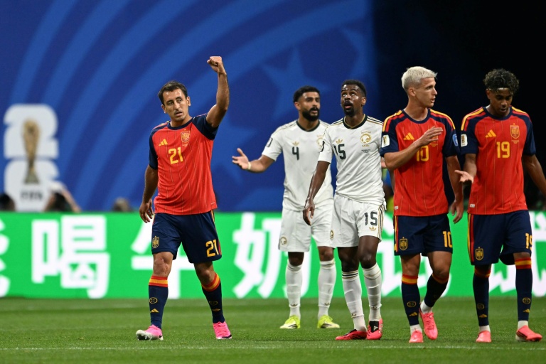 Le joueur de l'Espagne Mikel Oyarzabal célèbre après avoir marqué le 2e but de son équipe contre l'Arabie saoudite, au Mondial, le 21 juin 2026 à Atlanta