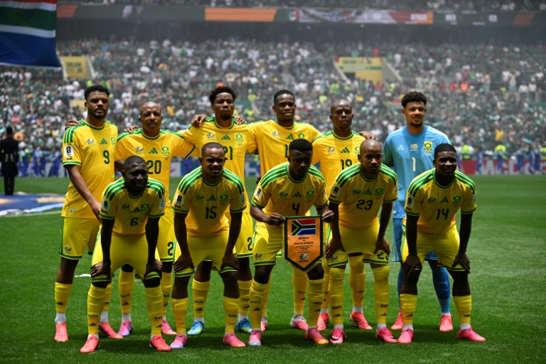 Les joueurs de l'équipe de foot de l'Afrique du Sud posent avant un match contre le Mexique, à Mexico City le 11 juin 2026