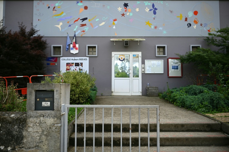 L'entrée du collège Huber Reeves school où était scolarisée Lyhanna, 11 ans, dont le corps a été découvert dans le Gers, le 5 juin 2026 à Fleurance