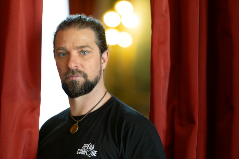 Jérémie Strauss, cintrier à l'Opéra-Comique et dépositaire d'un métier appelé à s'automatiser, le 1er juin 2026 à Paris