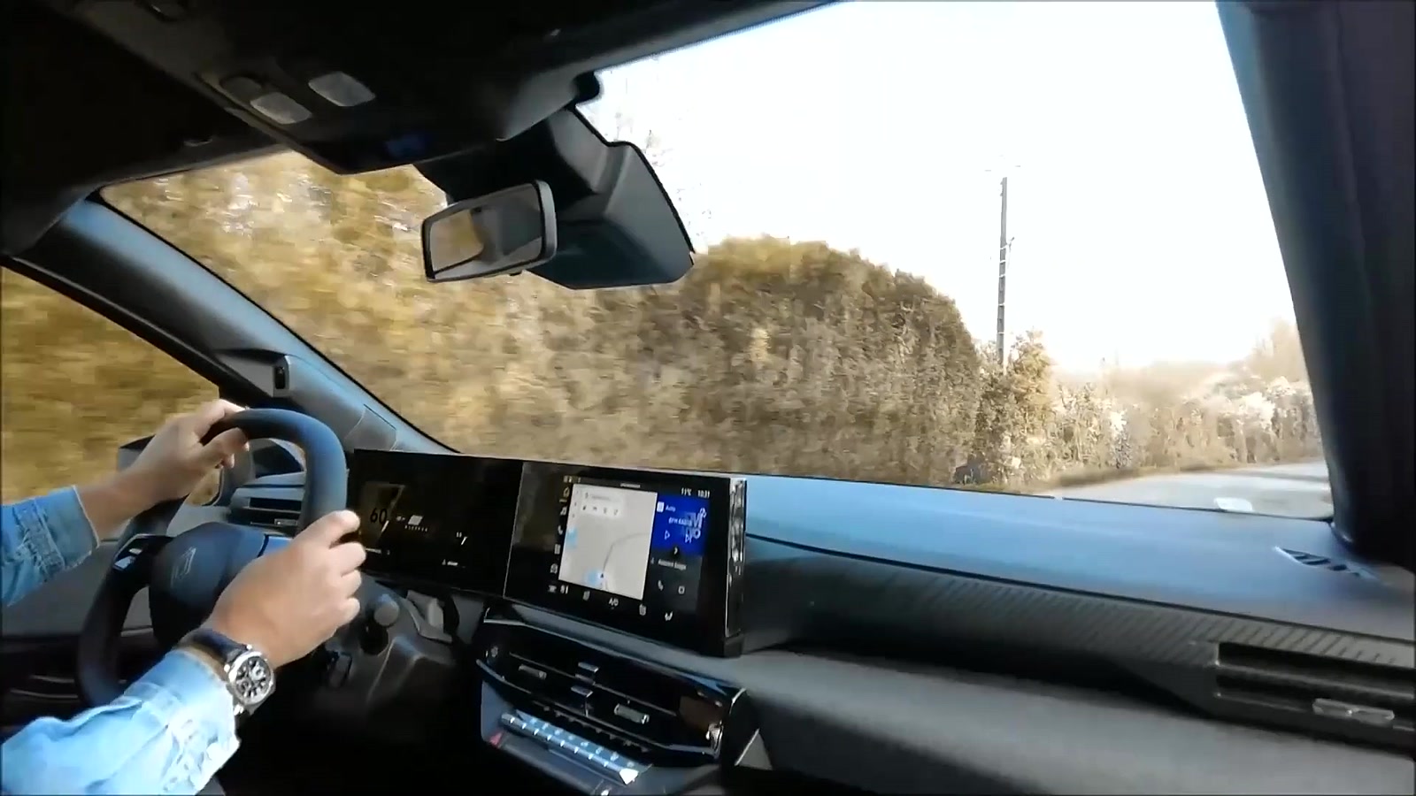 Intérieur de la Renault Clio 6 TCe 115, volant et écran