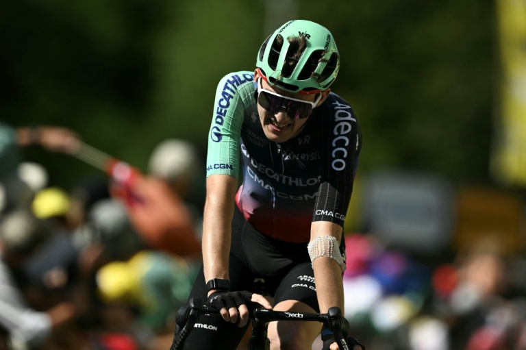 Paul Seixas a franchi la ligne d'arrivée en troisième position, à l'issue de la 10e étape du Tour de France, le 14 juillet 2026 au Lioran