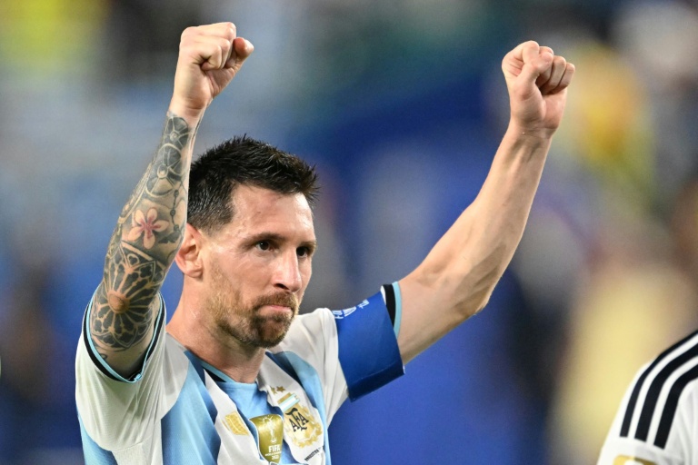 La star de l'Argentine Lionel Messi célèbre la qualification de son équipe après le 16e de finale contre le Cap-Vert, le 3 juillet 2026 à Miami