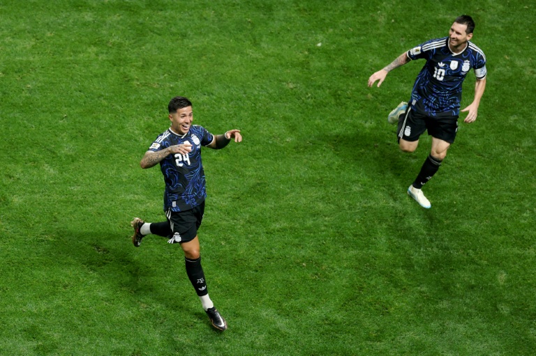 L'attaquant argentin Lautaro Martinez célèbre son but décisif contre l'Angleterre en demi-finale du Mondial.