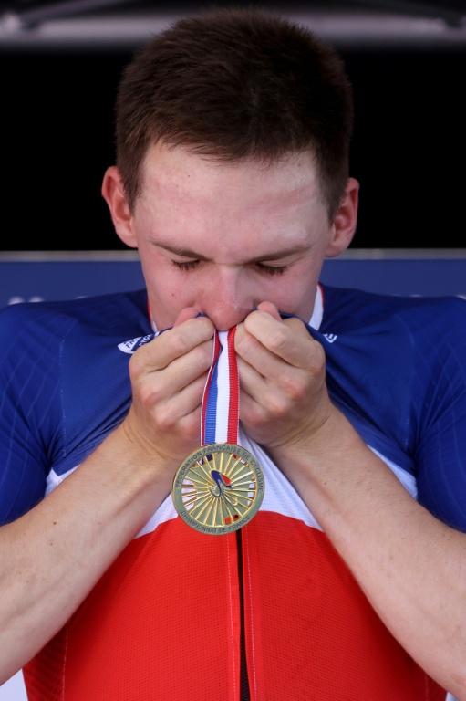 Romain Grégoire juste après sa victoire au championnat de France, le 28 juin 2026 à La Tour du Pin (Isère)